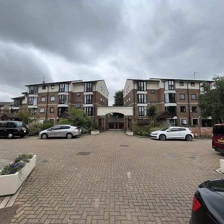 Canary Wharf Haven - Spacious & Homely Entire 1 Bedroom Flat Londen Buitenkant foto