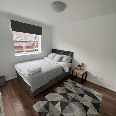 Canary Wharf Haven - Spacious & Homely Entire 1 Bedroom Flat Londen Buitenkant foto