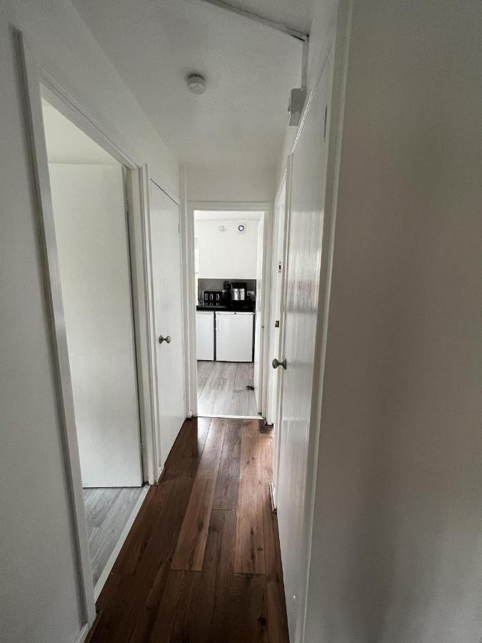 Canary Wharf Haven - Spacious & Homely Entire 1 Bedroom Flat Londen Buitenkant foto