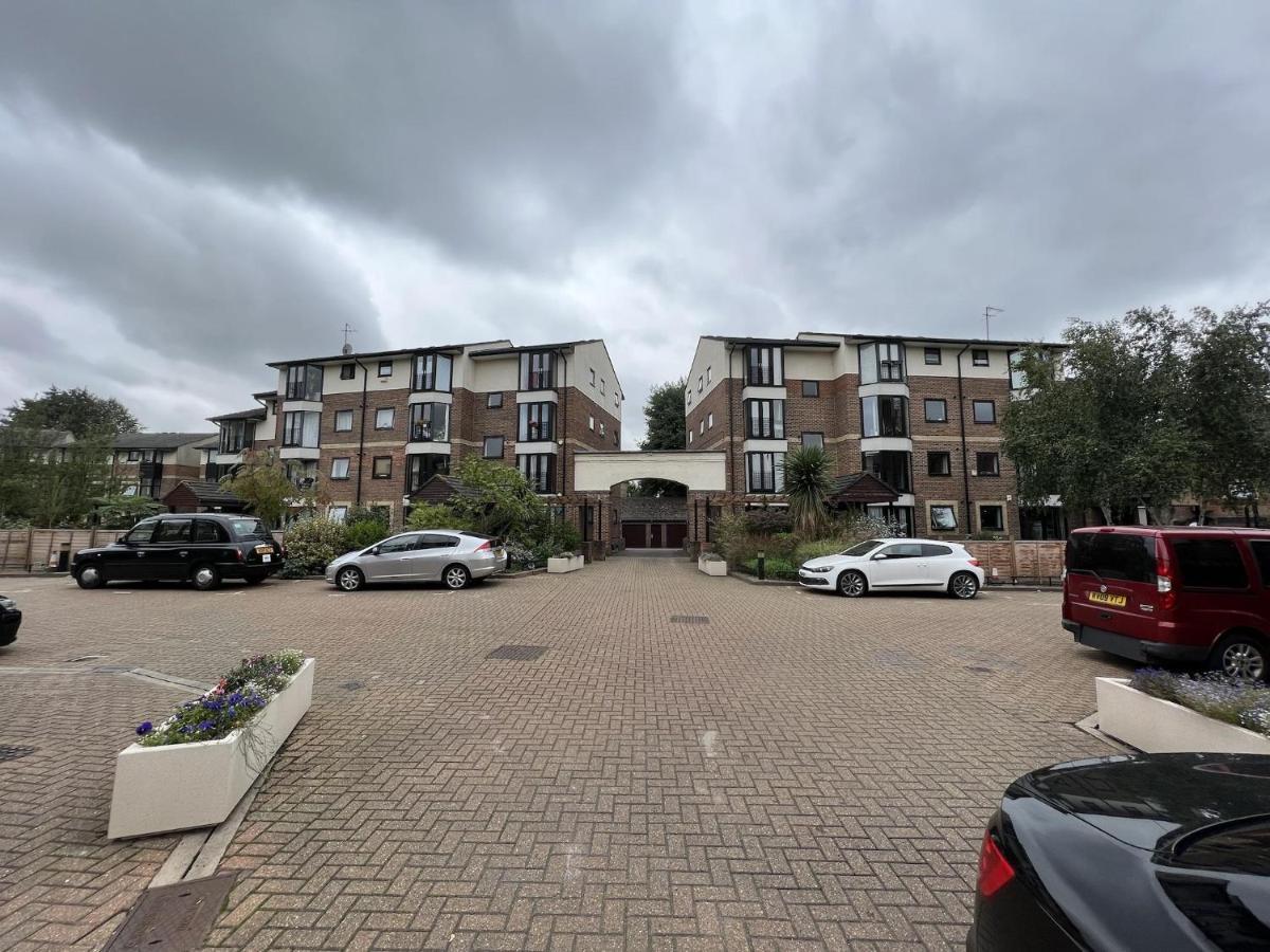 Canary Wharf Haven - Spacious & Homely Entire 1 Bedroom Flat Londen Buitenkant foto