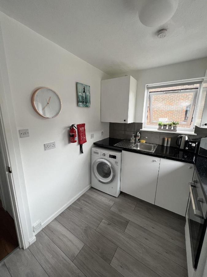 Canary Wharf Haven - Spacious & Homely Entire 1 Bedroom Flat Londen Buitenkant foto