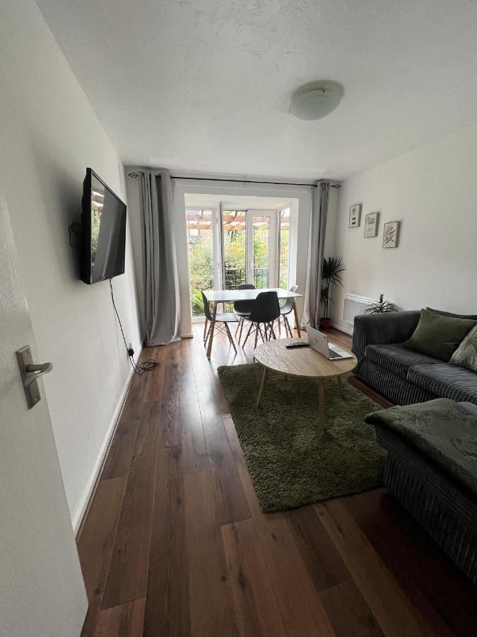 Canary Wharf Haven - Spacious & Homely Entire 1 Bedroom Flat Londen Buitenkant foto