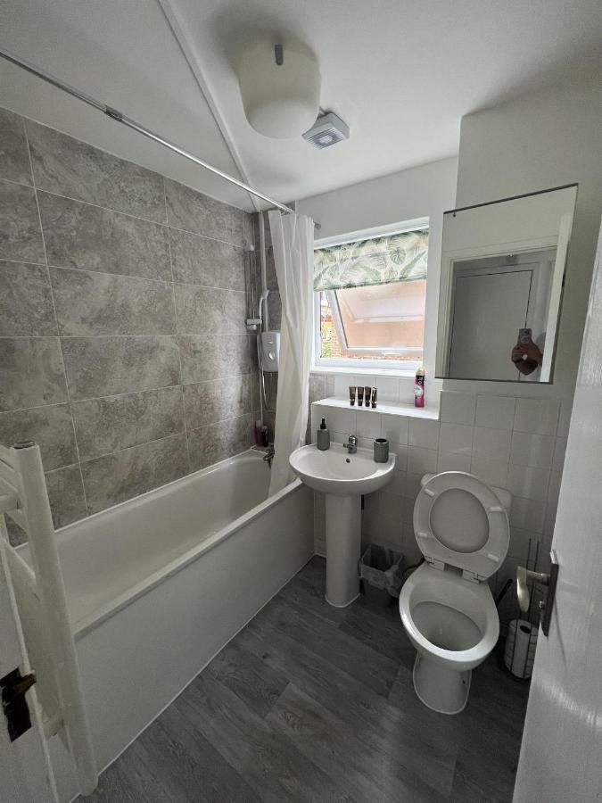Canary Wharf Haven - Spacious & Homely Entire 1 Bedroom Flat Londen Buitenkant foto