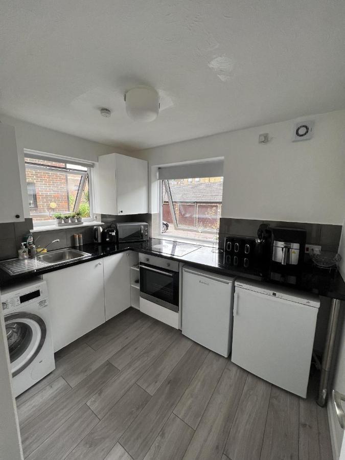 Canary Wharf Haven - Spacious & Homely Entire 1 Bedroom Flat Londen Buitenkant foto